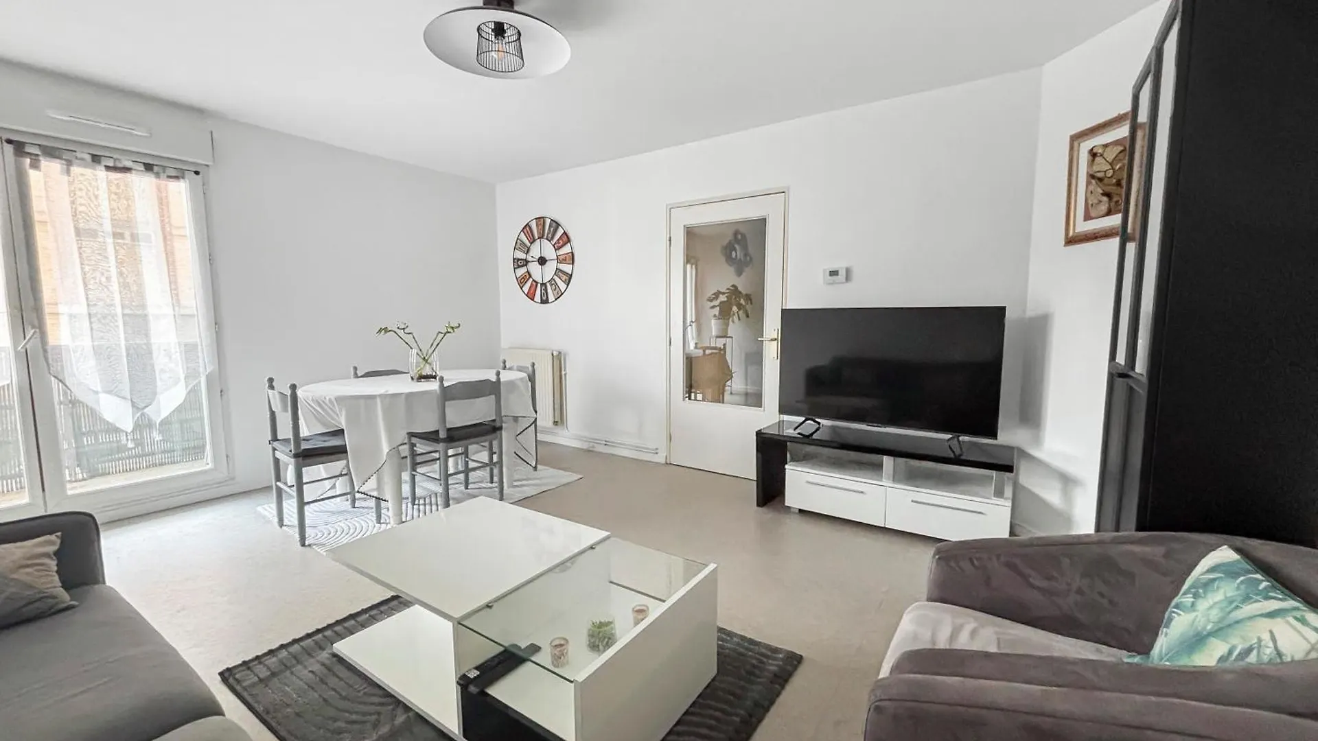 Apartment Spacieux & Lumineux Avec Balcon Beauvais France